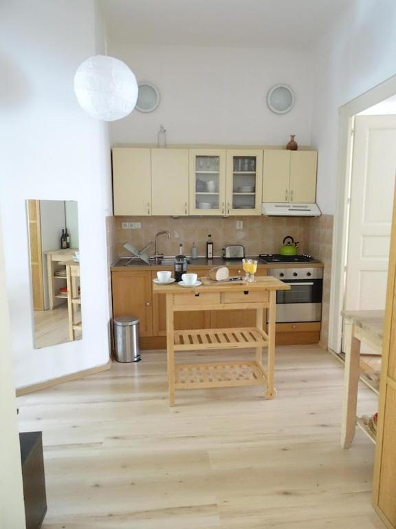 Garden Apartment On Art Nouveau Street In Central プラハ エクステリア 写真