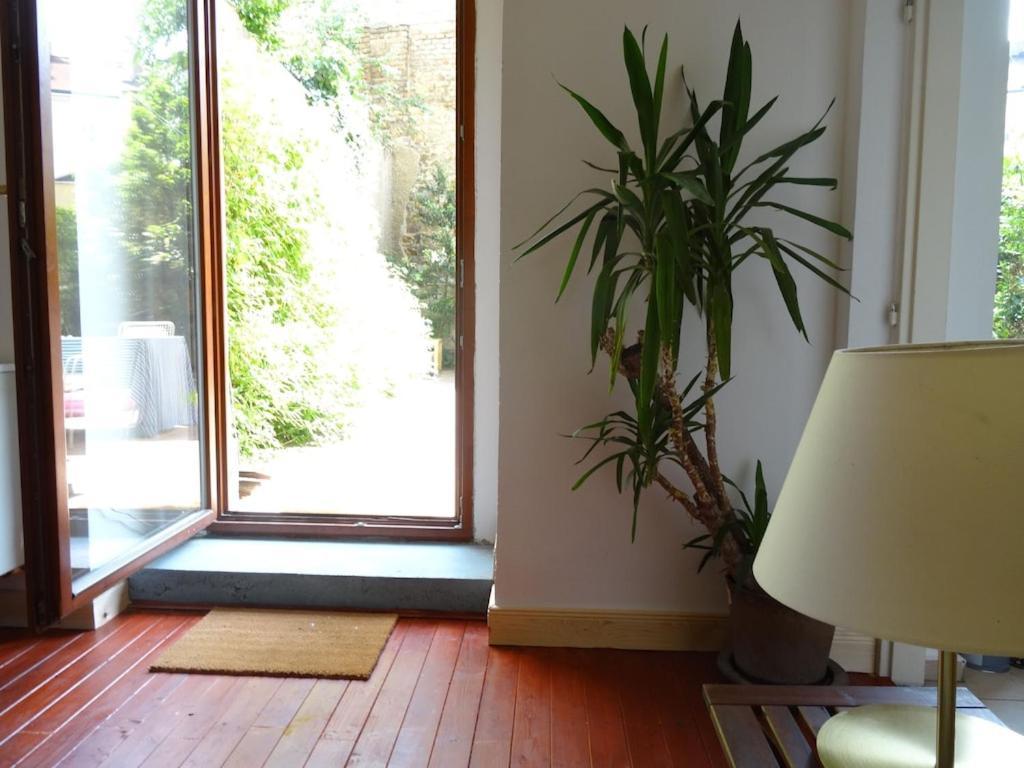 Garden Apartment On Art Nouveau Street In Central プラハ エクステリア 写真