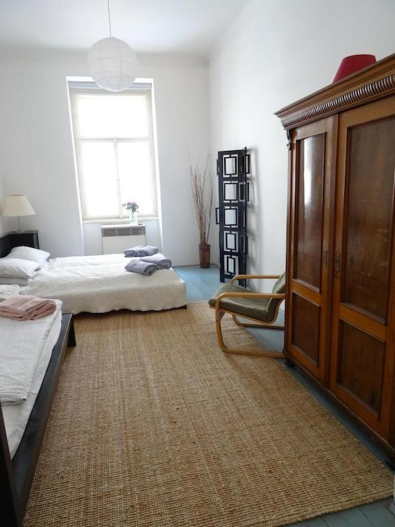 Garden Apartment On Art Nouveau Street In Central プラハ エクステリア 写真