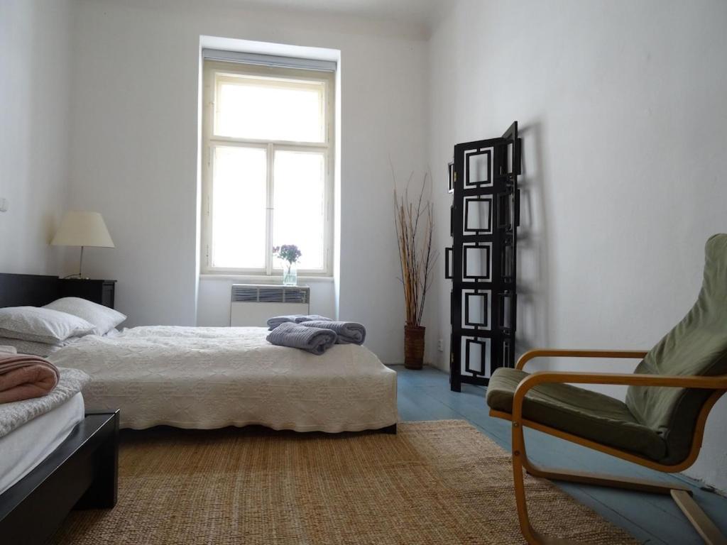 Garden Apartment On Art Nouveau Street In Central プラハ エクステリア 写真