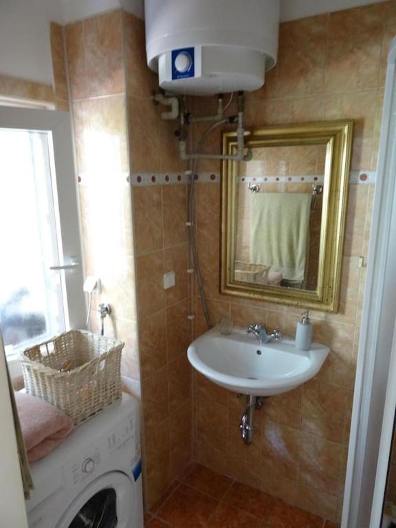 Garden Apartment On Art Nouveau Street In Central プラハ エクステリア 写真