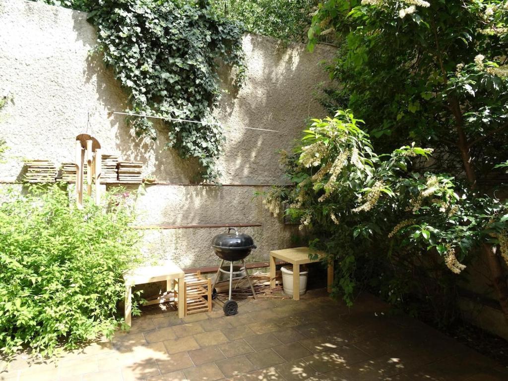 Garden Apartment On Art Nouveau Street In Central プラハ エクステリア 写真
